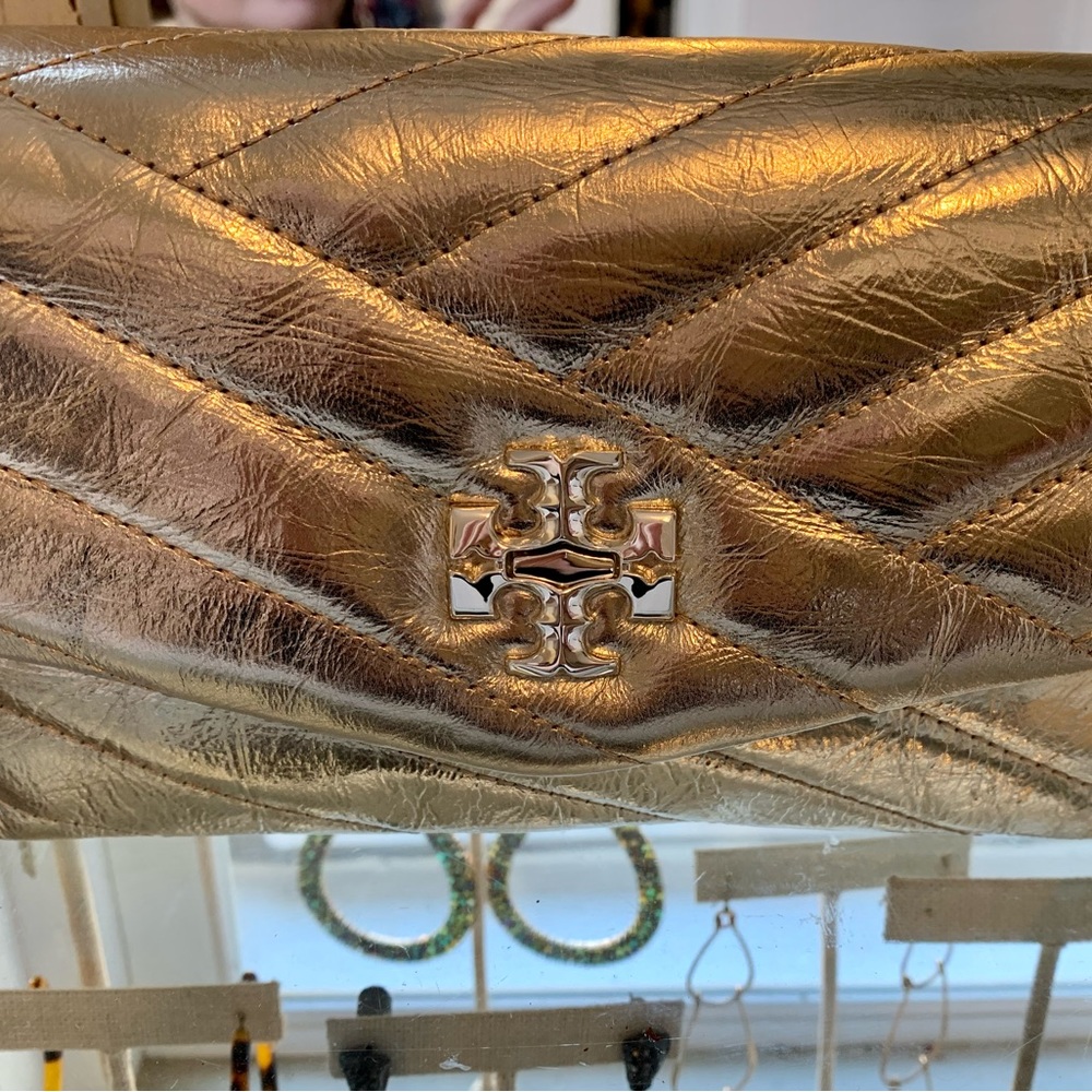 NWT Tory Butch kira chevron metallic chain wallet